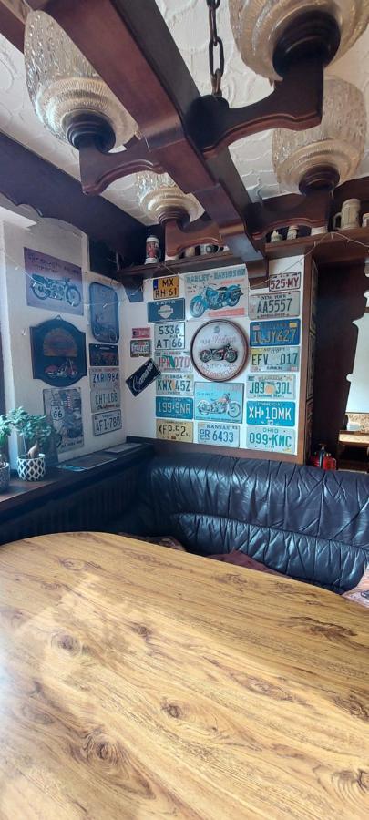 Black Bear Bikers Pub-Hotel 坎普菲尔德 外观 照片